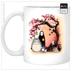 Totoro und Ghibli Friends unter der Sakura-Tasse